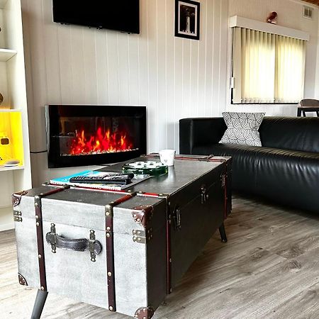 Lodge Cabin With Fabulous Views - Farm Holiday سْترانرير المظهر الخارجي الصورة