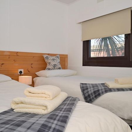 Lodge Cabin With Fabulous Views - Farm Holiday سْترانرير المظهر الخارجي الصورة