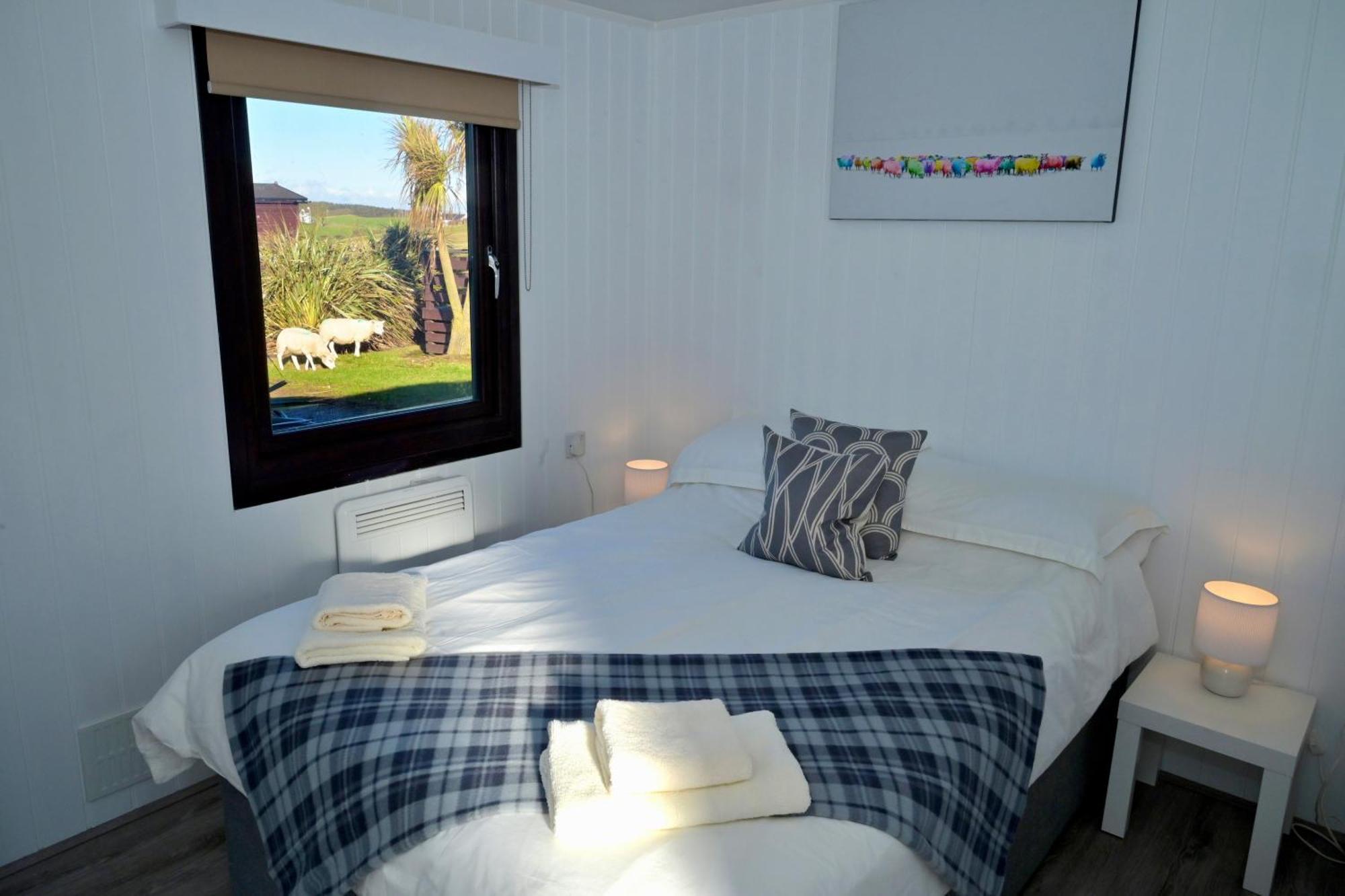 Lodge Cabin With Fabulous Views - Farm Holiday سْترانرير المظهر الخارجي الصورة