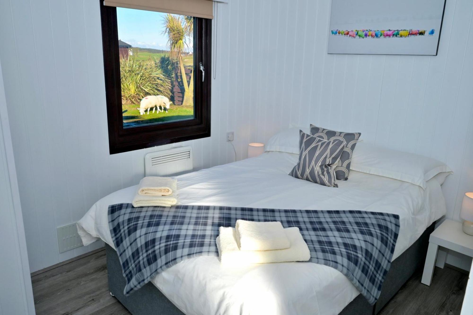 Lodge Cabin With Fabulous Views - Farm Holiday سْترانرير المظهر الخارجي الصورة